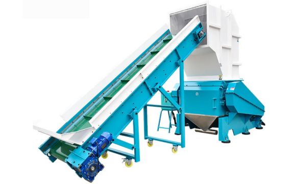Integrating Conveyors with Plastic Recycling Processes