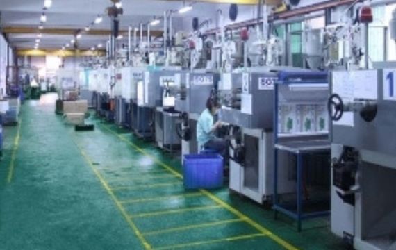 Mold Temperature Controller in PC Headlight Lens Injection Molding