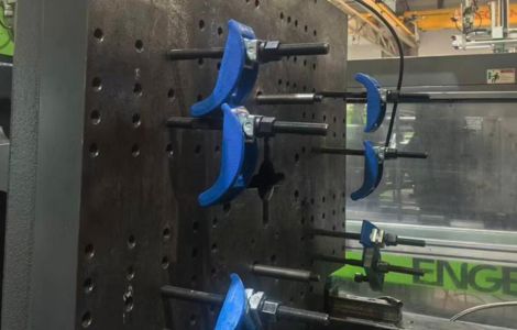 Mold Clamping System on Injection Molding Machine